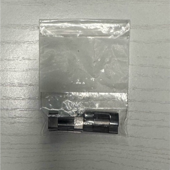 Elegant Michael Kors Watch - Picture 3 of 6